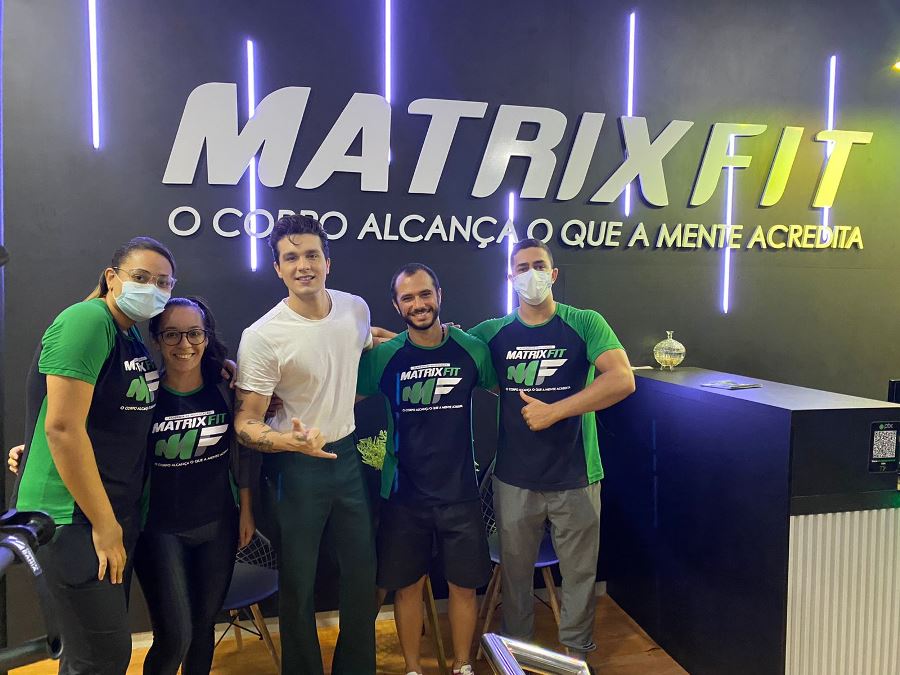 ACADEMIA MATRIXFIT: CANTOR LUAR SANTANA PASSA POR MACAÚBAS E MALHA NA ACADEMIA MAIS COMPLETA DA CIDADE